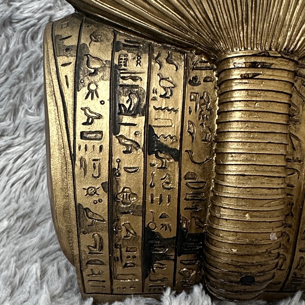 Gold colored Pharaoh Decor - Picture 5 of 10